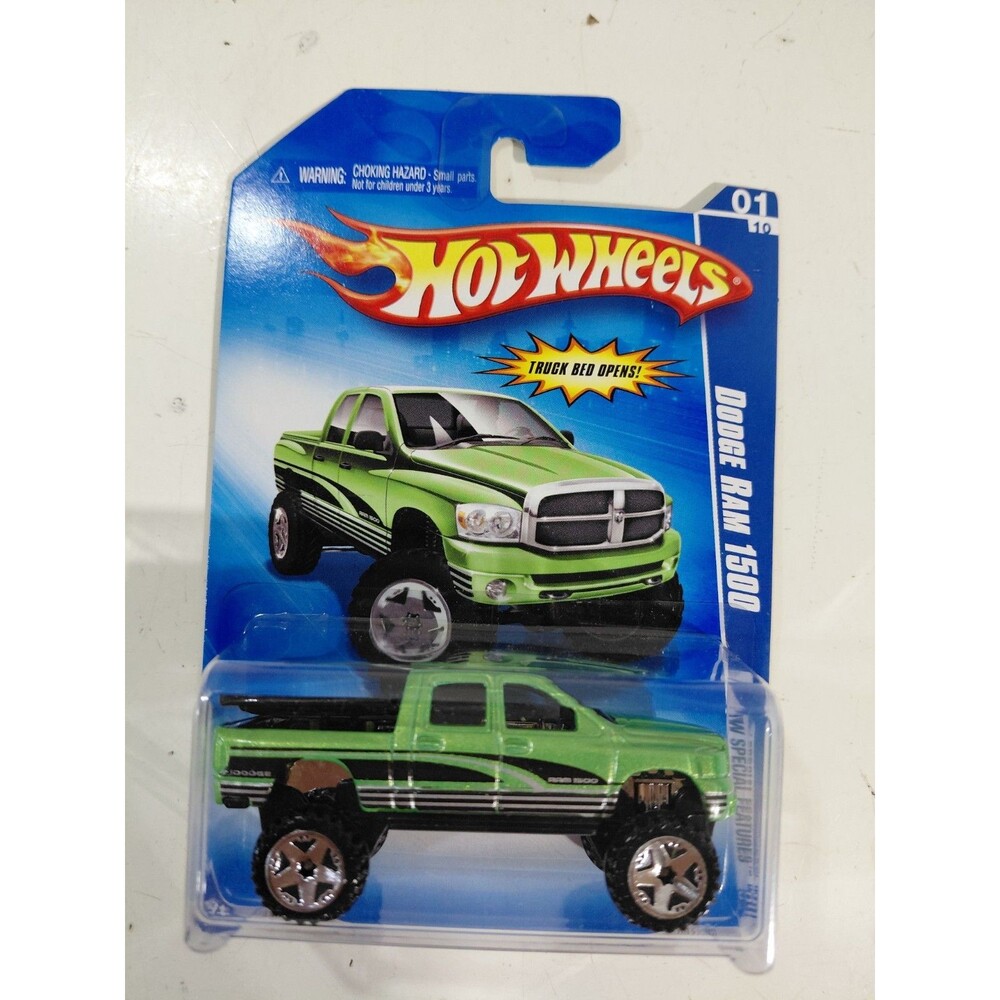 NIP Hot Wheels Special Features 1:64 Die Cast Dodge Ram 1500 Truck w/Tonneau
